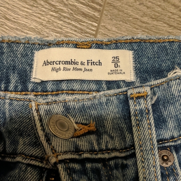 Abercrombie | Curve Love Mom Jeans - Picture 4 of 8